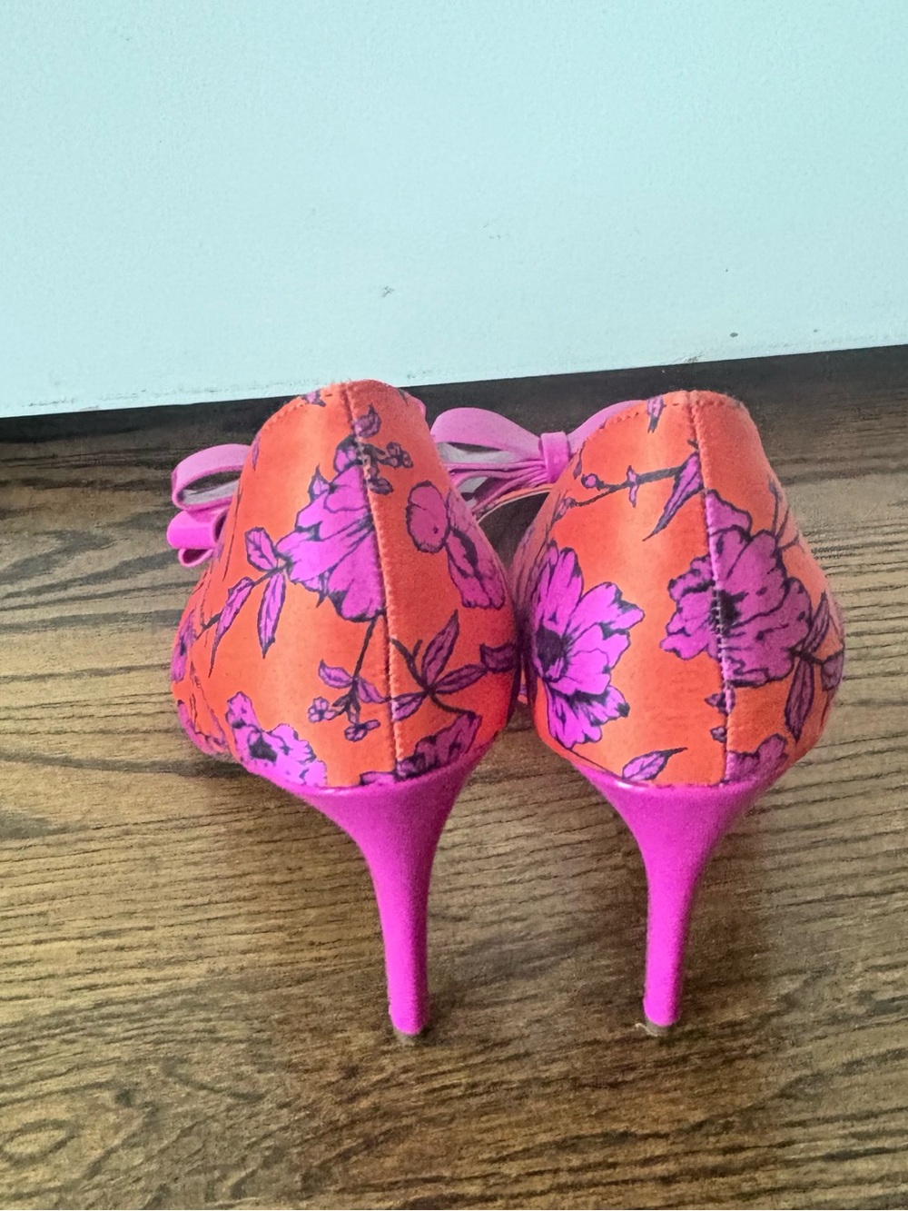 Betsey Johnson Hot Pink/Orange Floral Bowed Pumps - Picture 3 of 6
